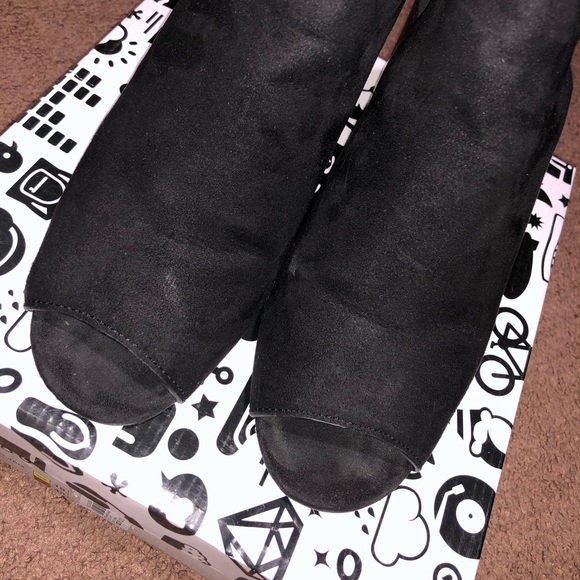 Size 10 booties - Picture 4 of 4